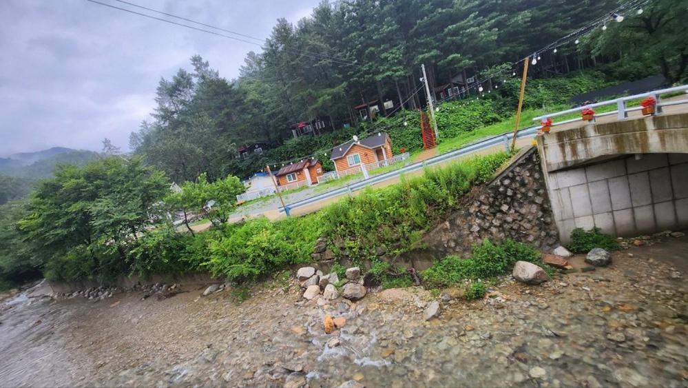 Hongcheon Gongjaksan Recreational Forest Pension Exterior photo