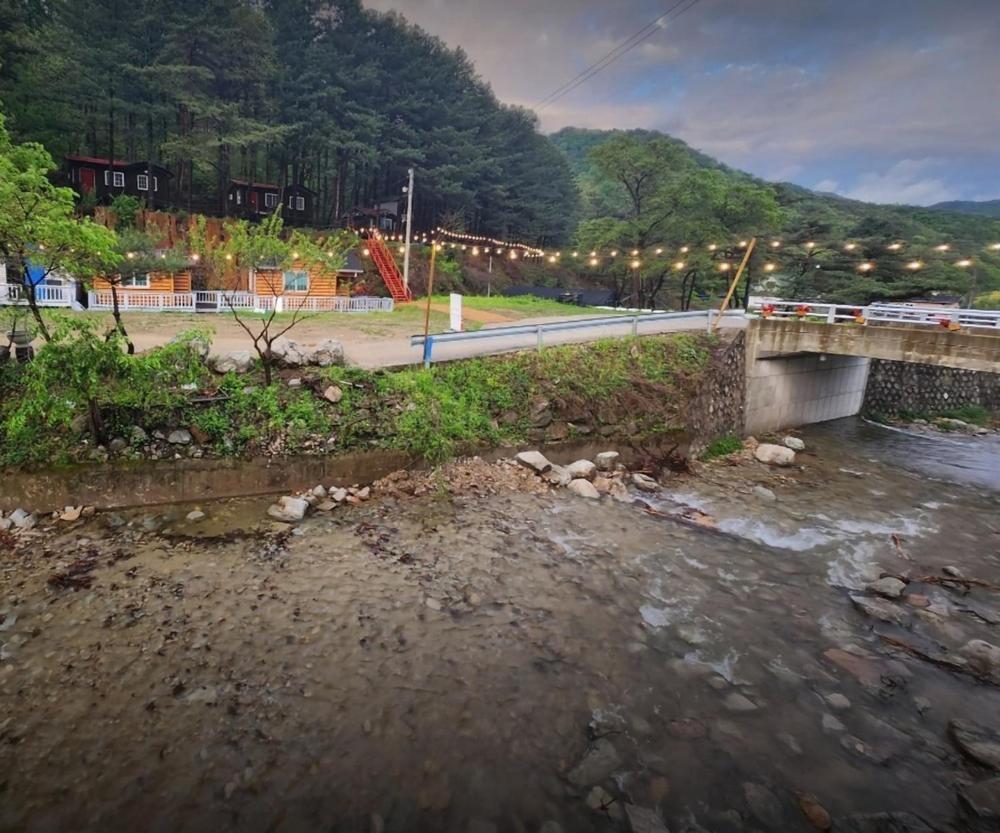 Hongcheon Gongjaksan Recreational Forest Pension Exterior photo